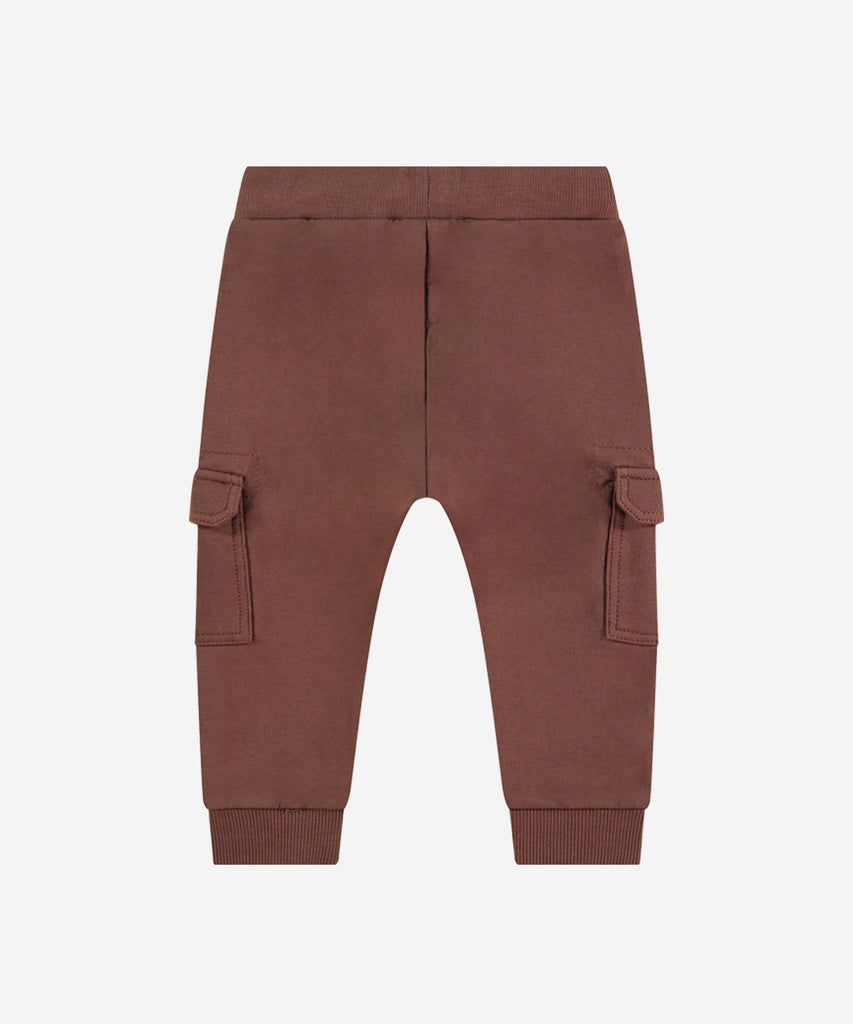 Details: These Baby Jogg Pants in chocolate brown are designed to provide comfort and functionality. The elastic waistband ensures a snug fit, while the pockets allow for convenient storage. Perfect for any active baby, these jogging pants come in a stylish chocolate brown color.&nbsp;
Color: Chocolat&nbsp;
Composition: 95% BCI cotton/5% elasthan &nbsp;