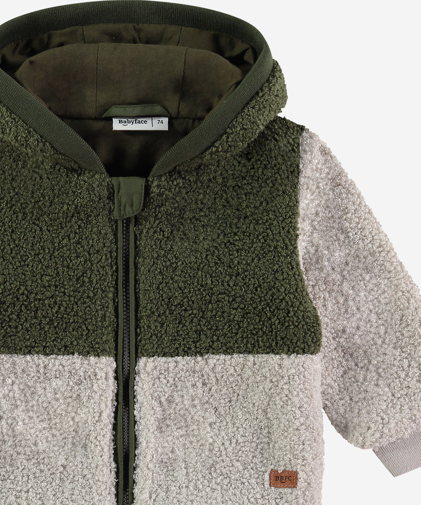 Details:&nbsp; &nbsp;This baby hooded teddy jacket in dark forest green and bone is perfect for keeping your little one warm and cozy. With a zip closure and pockets, it's also practical for parents on the go. Wrapping your baby in this soft and stylish jacket will provide both comfort and convenience while out and about. &nbsp;
Color: Dark Forest&nbsp;
Composition:&nbsp; 100% polyester &nbsp;