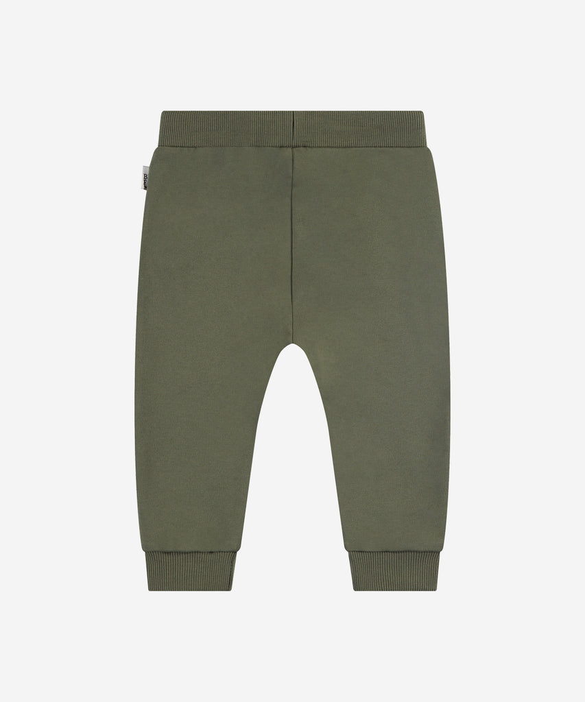 Details:&nbsp;These Baby Jogg Pants in Dark Forest are designed to provide comfort and functionality. The elastic waistband ensures a snug fit, while the pockets allow for convenient storage. Perfect for any active baby, these jogging pants come in a stylish dark forest green color.&nbsp;
Color: Dark forest&nbsp;
Composition: 76% cotton/22% polyester/2% elasthan &nbsp;