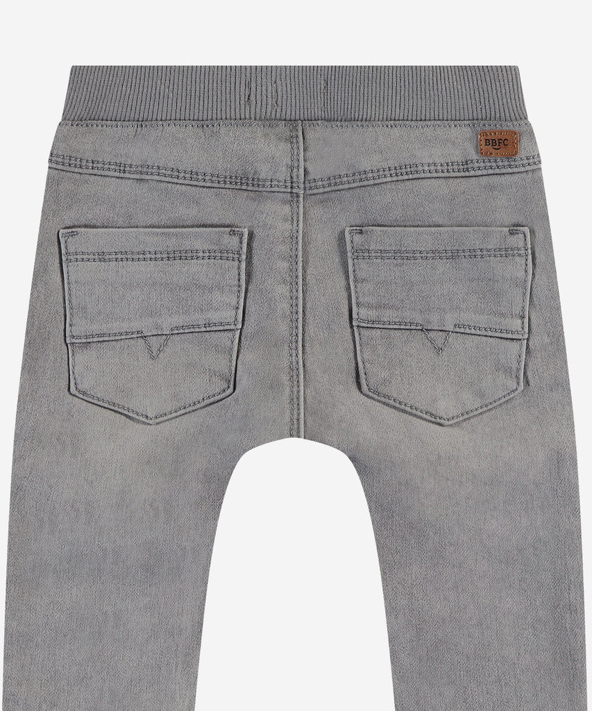 Details: These grey baby soft jogg pants are a must-have for any little one. With functional pockets, sturdy belt loops, an elastaic waistband and secure button closure, these pants offer both comfort and convenience. Made from soft canvas material, your baby will stay cozy all day long.&nbsp;
Color: Grey denim&nbsp;
Composition: 98% cotton/2% elasthan &nbsp;