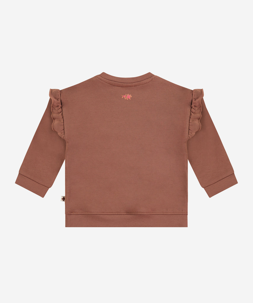 Details:&nbsp; This fashionable baby sweatshirt is made with a Bear print on the front and frills, a round neckline, ribbed arm cuffs and waistband, and push buttons on the side for easy opening. Perfect for any little one, this sweatshirt provides both comfort and style.&nbsp;
Color: Wood&nbsp;
Composition:&nbsp; 95% BCI cotton/5% elasthan &nbsp;