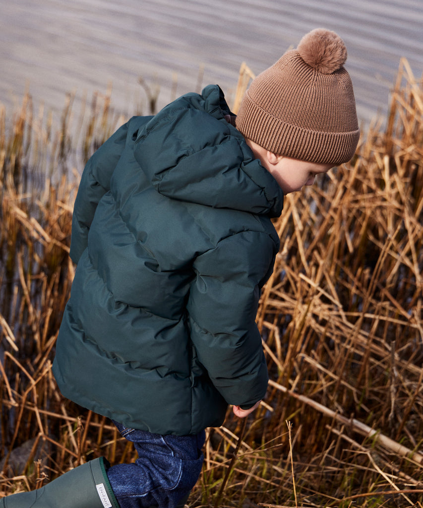 Details:&nbsp; The Quilted Winter Outdoor Jacket in Green Gables is the perfect companion for cold and snowy adventures. With its green quilted design, hood, and zip closure, this jacket provides warmth and protection against the elements. The addition of pockets and reflectors ensures both practicality and visibility in wintry conditions. Dominate the outdoors in style and comfort with this expertly crafted jacket. Color: Green Gables&nbsp; Composition: Rec.Pongee 10.000mm/3.000g/m2 100% Polyester &nbsp;