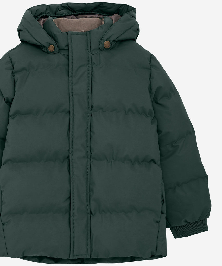 Details:&nbsp; The Quilted Winter Outdoor Jacket in Green Gables is the perfect companion for cold and snowy adventures. With its green quilted design, hood, and zip closure, this jacket provides warmth and protection against the elements. The addition of pockets and reflectors ensures both practicality and visibility in wintry conditions. Dominate the outdoors in style and comfort with this expertly crafted jacket. Color: Green Gables&nbsp; Composition: Rec.Pongee 10.000mm/3.000g/m2 100% Polyester &nbsp;