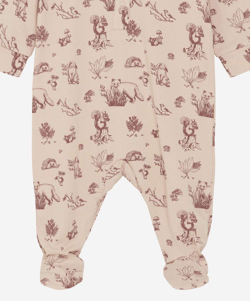 Details: Long sleeved baby jumpsuit with all over print Animals, push buttons and round neckline.&nbsp; Color: Pale rose&nbsp; Composition:&nbsp; Organic Single Jersey 95% Cotton/ 5% Elastane &nbsp;