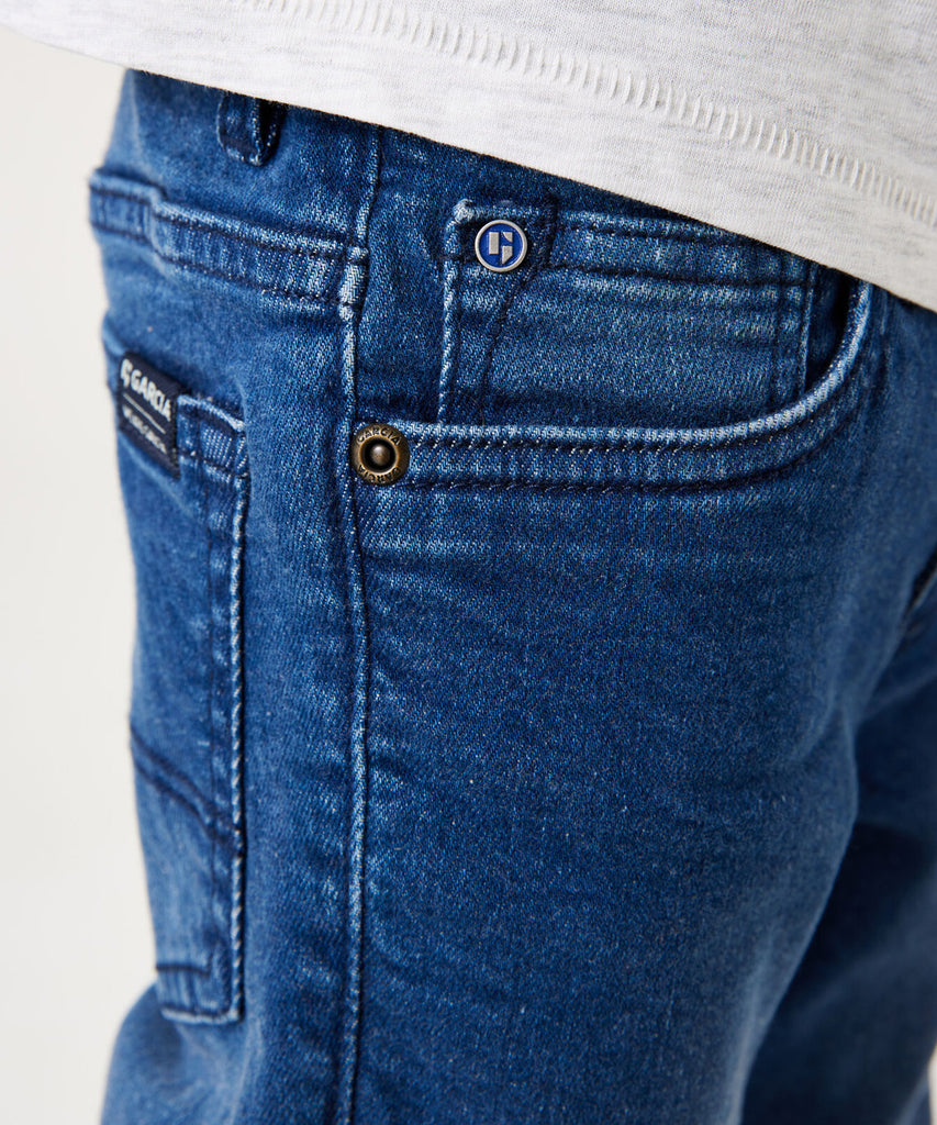 Details:&nbsp; These Soft Blue Jeans in Dark Used Denim provide both style and comfort. Made with a soft material, these jeans are perfect for all day wear. The pockets and belt loops provide functionality, while the zip and button closure ensure a secure fit. Upgrade your denim game with these stylish and practical jeans. Color: Dark used denim&nbsp; Composition:&nbsp;69% Cotton, 25% Polyester, 5% Recycled Cotton, 1% Elasthan&nbsp;