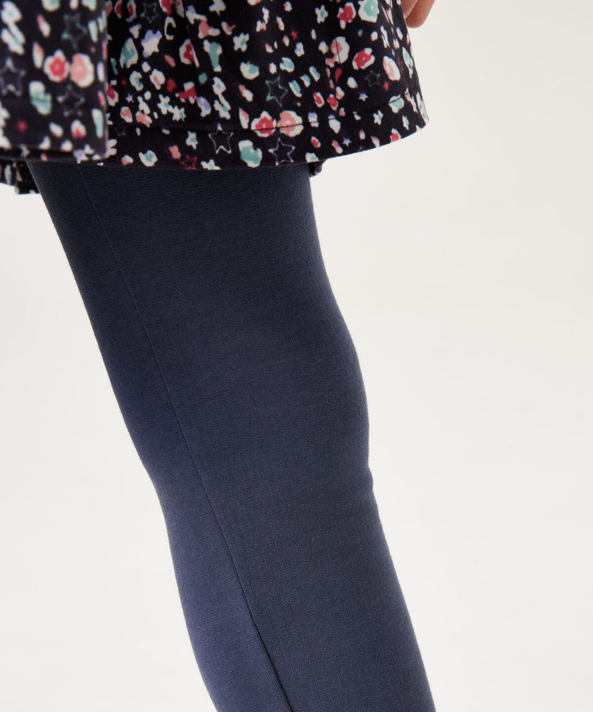 Details: &nbsp;Stay warm and stylish in our Leggings Inside Brushed Blue Heather. Featuring a cozy brushed interior and elastic waistband, these leggings provide ultimate comfort and style. Say goodbye to chilly days and hello to warmth and style!&nbsp;
Color: Blue heather&nbsp;
Composition:&nbsp; 95% Cotton, 5% Elasthan &nbsp;