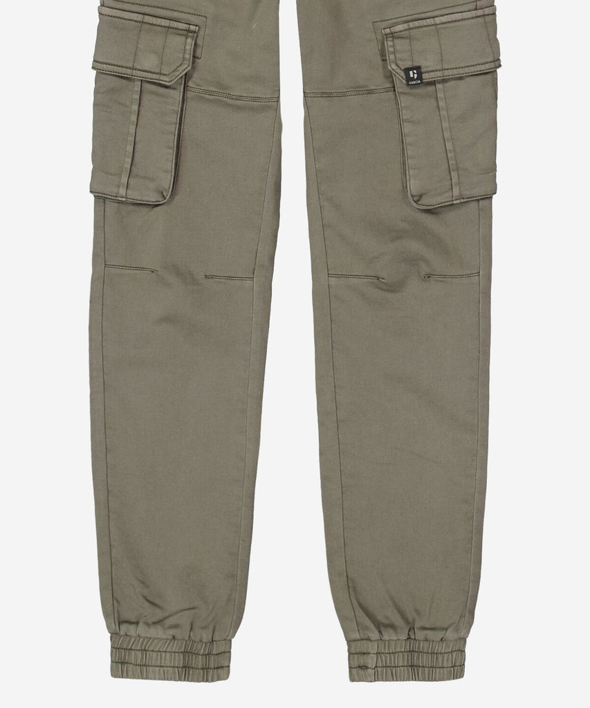  Details: I recommend our Canvas Cargo Pants in Deep Army Green. Made from durable canvas material, these pants are perfect for outdoor activities. The elastic waistband provides a comfortable fit, while the multiple pockets offer convenient storage. Enhance your wardrobe with these stylish and functional pants. Color: Deep army green&nbsp; Composition:&nbsp; 80% Cotton, 18% Polyester, 2% Elasthan 