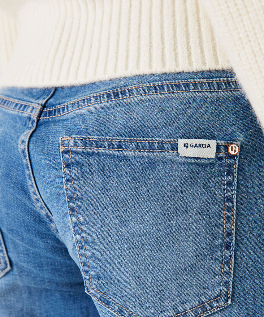 Details:&nbsp;Introducing our Cargo Jeans - the perfect combination of style and functionality. Featuring a wide fit and low waist design, these jeans provide both comfort and fashion. Made with medium used blue denim, they are both durable and stylish. The multiple pockets, zip and button closure, and belt loops make these jeans a practical choice for your everyday wardrobe. Upgrade your denim game with our Cargo Jeans.&nbsp;
Color: Medium used blue denim&nbsp;
Composition:&nbsp; 79% Cotton, 20% Recycled C