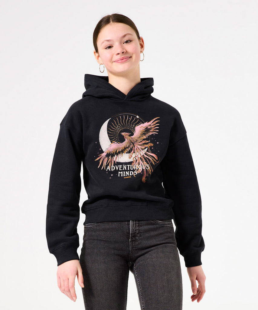 Details:&nbsp;Introducing the Hoodie Phoenix Off Black, the perfect addition to your wardrobe. This hooded sweater in off black features ribbed arm cuffs and waistband for a comfortable fit. The phoenix print on the front adds a touch of adventure to your style. Make a statement with the text "Adventurous mind." Color: Off black&nbsp; Composition:&nbsp; 80% Cotton, 20% Recycled Polyster &nbsp;&nbsp;