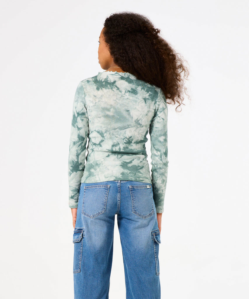 Details: &nbsp;This long sleeve rib t-shirt features a round neckline and a unique tie dye design in misty fields green. Made with comfort and style in mind, it's perfect for everyday wear. Elevate your wardrobe with this trendy and versatile piece.
Color: Misty fields green&nbsp;
Composition:&nbsp; 95% Cotton, 5% Elasthan &nbsp;