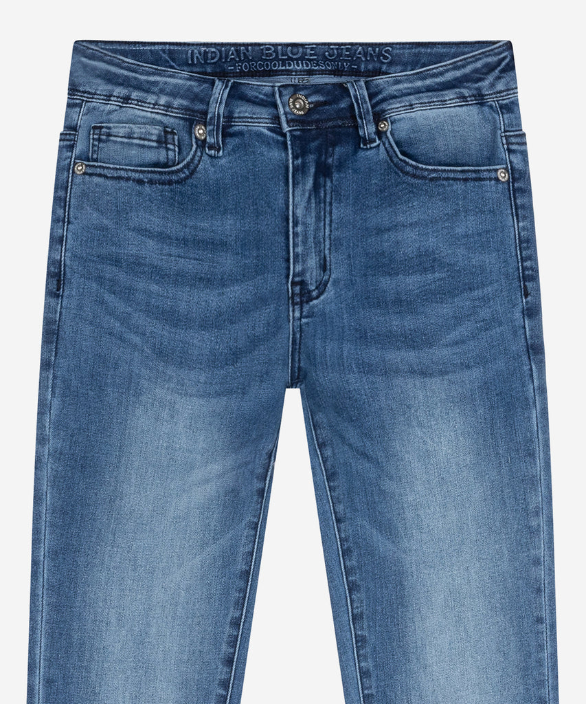 Details: &nbsp;Expertly crafted with a straight fit in medium blue denim, these jeans offer both style and practicality. Featuring convenient pockets, belt loops, and a secure button and zip closure, they provide a comfortable and classic look for any occasion. &nbsp; Color: Medium blue denim&nbsp; Composition:&nbsp; 90% Cotton/ 8% Polyester/ 2% Elastane &nbsp;