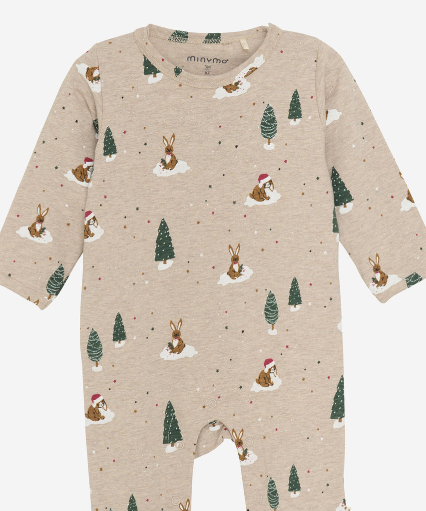 Details: Long sleeved baby jumpsuit with all over print Christmas Bunnies, push buttons and round neckline.&nbsp;
Color: Brown melee&nbsp;&nbsp;
Composition:&nbsp;90% Cotton/ 5% Polyester/ 5% Elastane&nbsp;