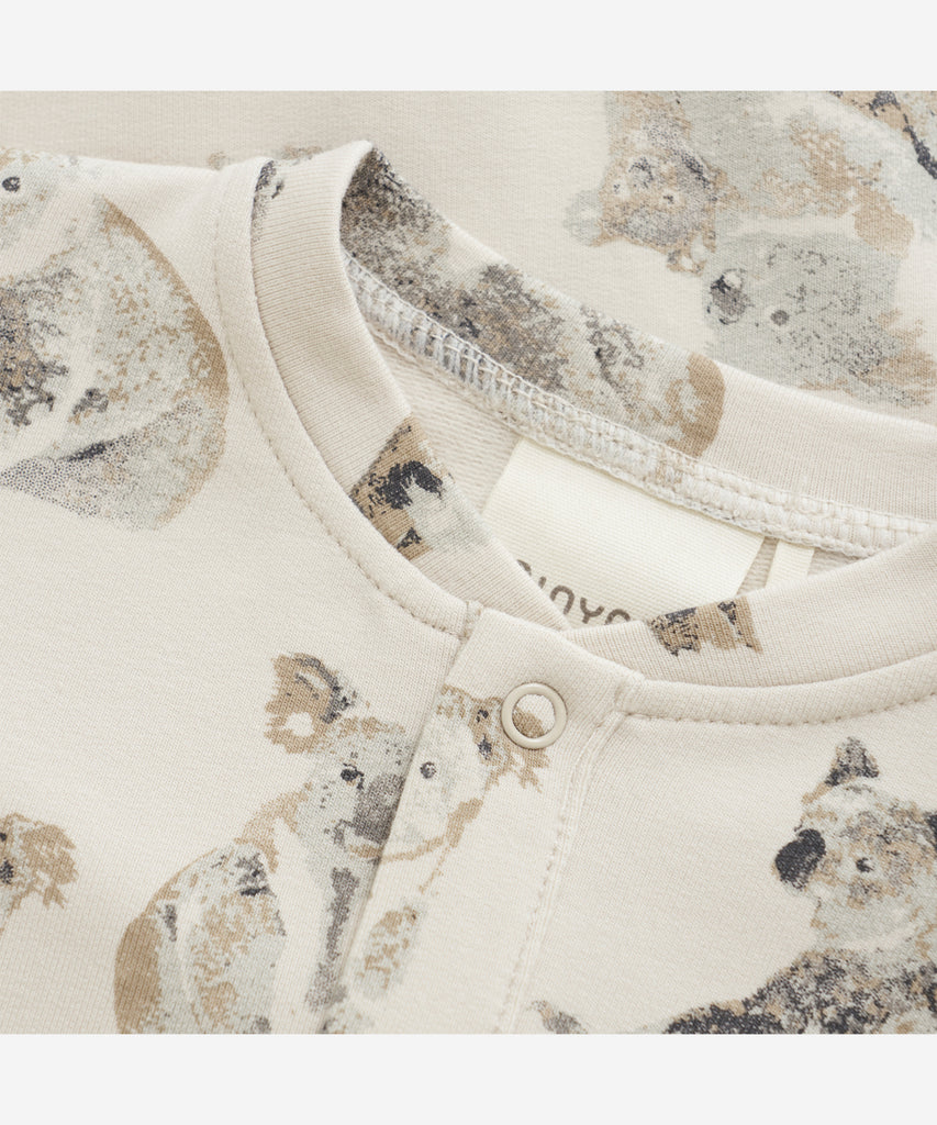 Details: Long sleeved baby jumpsuit with all over print Koalas, push buttons and round neckline.&nbsp; Color: Cream&nbsp; Composition:&nbsp;Bamboo French Terry 65% Viscose/ 30% Cotton 5% Elastane&nbsp;