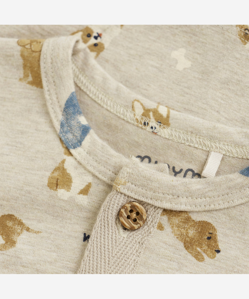 Details:&nbsp; Expertly crafted with soft fabric, this beige melee long sleeve baby t-shirt provides ultimate comfort for your little one. Perfect for any occasion, this shirt's texture adds a touch of style and durability. Keep your baby looking chic and feeling cozy in this must-have wardrobe piece. &nbsp;&nbsp; Color: Beige melee&nbsp; Composition:&nbsp; 95% Cotton/ 5% Elastane &nbsp;