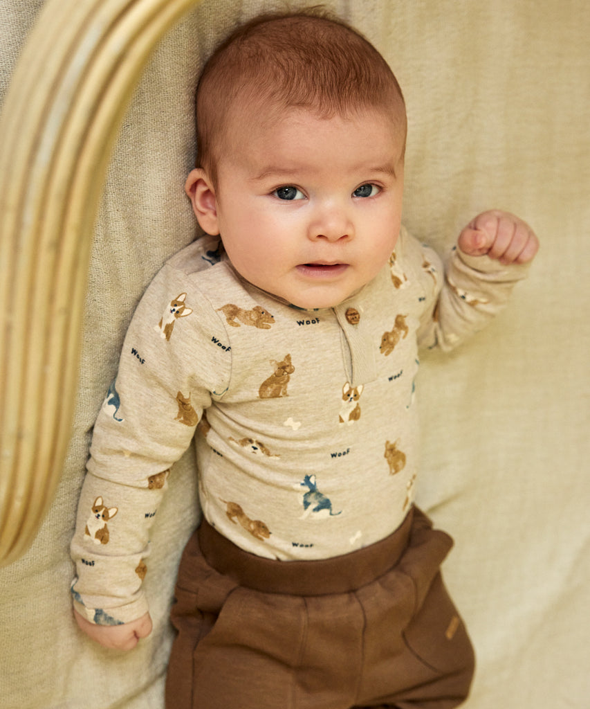 Details:&nbsp; Expertly crafted with soft fabric, this beige melee long sleeve baby t-shirt provides ultimate comfort for your little one. Perfect for any occasion, this shirt's texture adds a touch of style and durability. Keep your baby looking chic and feeling cozy in this must-have wardrobe piece. &nbsp;&nbsp; Color: Beige melee&nbsp; Composition:&nbsp; 95% Cotton/ 5% Elastane &nbsp;