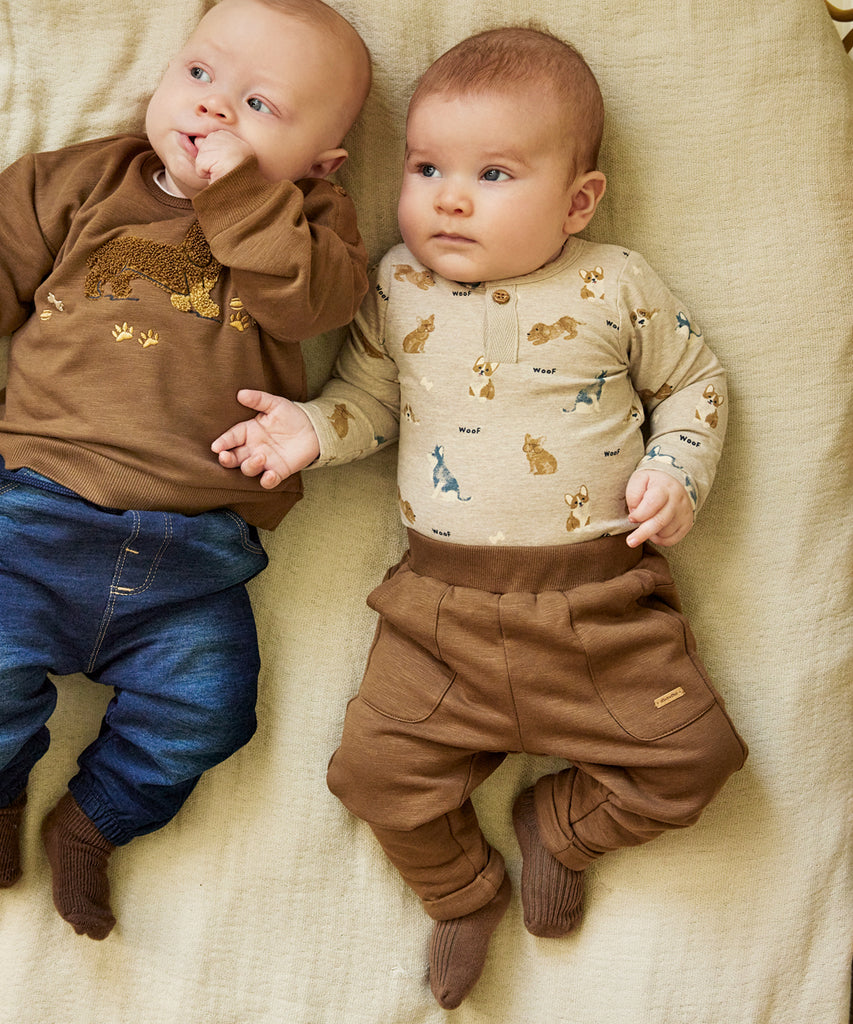 Details:&nbsp; Expertly crafted with soft fabric, this beige melee long sleeve baby t-shirt provides ultimate comfort for your little one. Perfect for any occasion, this shirt's texture adds a touch of style and durability. Keep your baby looking chic and feeling cozy in this must-have wardrobe piece. &nbsp;&nbsp; Color: Beige melee&nbsp; Composition:&nbsp; 95% Cotton/ 5% Elastane &nbsp;