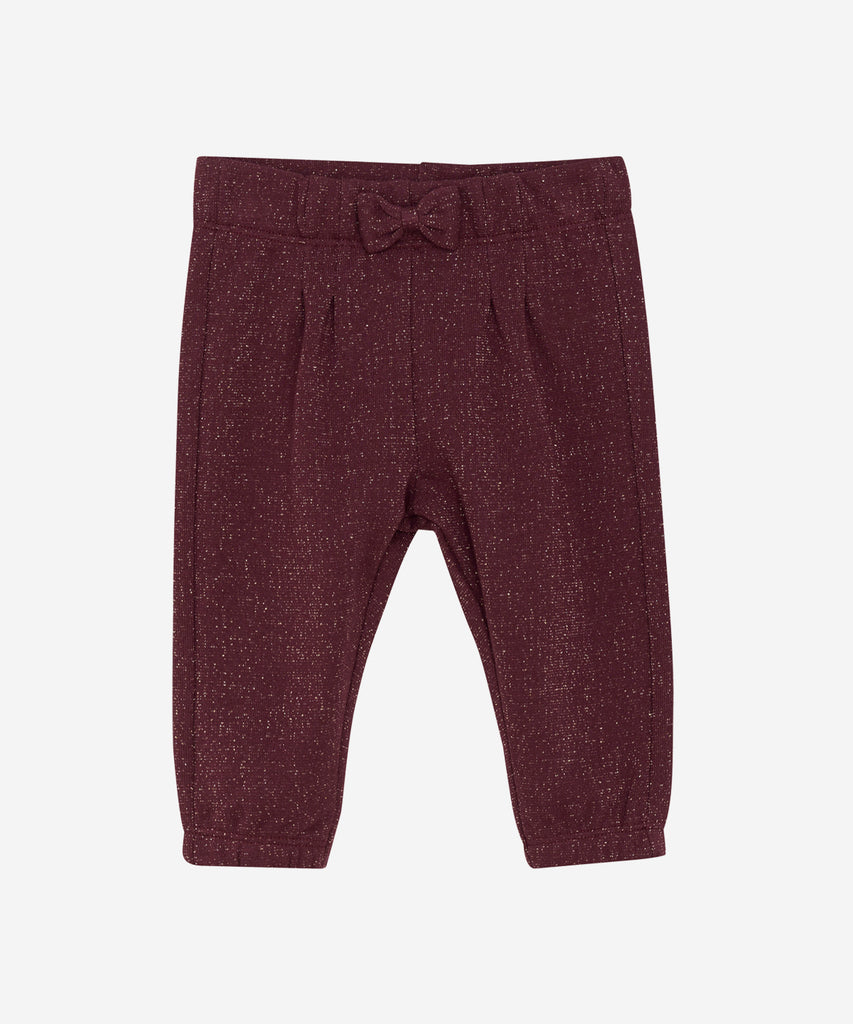 Details: These baby jogg pants are designed with comfort and style in mind. Soft and lightweight, each pair is equipped with an elastic waistband and a Bow on the front. Perfect for everyday wear.&nbsp;
Color: Tawny port red&nbsp;
Composition:&nbsp; Organic Sweat Brushed 92% Cotton/ 8% Metallic Fibers &nbsp;