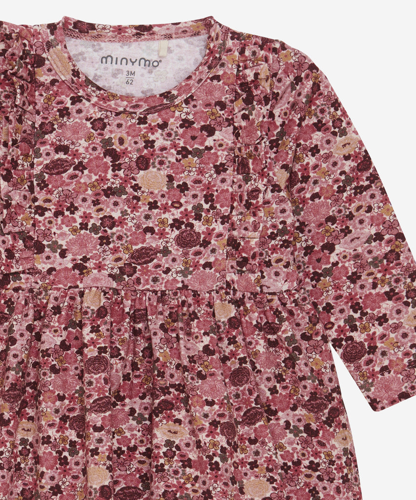 Details:&nbsp; This baby long sleeve dress in dusty rose features an all over print of delicate flowers. With a comfortable and practical round neckline, your little one will look stylish and feel cozy. Push Buttons on the side of collar for easy dressing. Perfect for any occasion, this dress is a must-have for your baby's wardrobe.&nbsp; Color: Dusty rose&nbsp; Composition:&nbsp;Organic Single Jersey 95% Cotton/ 5% Elastane&nbsp;