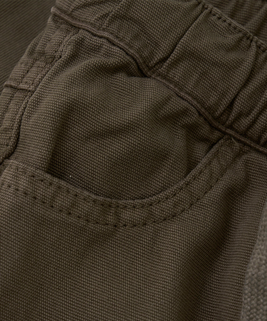 Details:&nbsp; These cargo canvas pants in asphalt offer versatile style and functionality. The elastic waistband provides a comfortable fit, while the pockets on the side add convenience. Perfect for any outdoor excursion, these pants offer both fashion and practicality. &nbsp; Color: Asphalt&nbsp; Composition:&nbsp; 95% Cotton/ 5% Elastane&nbsp;