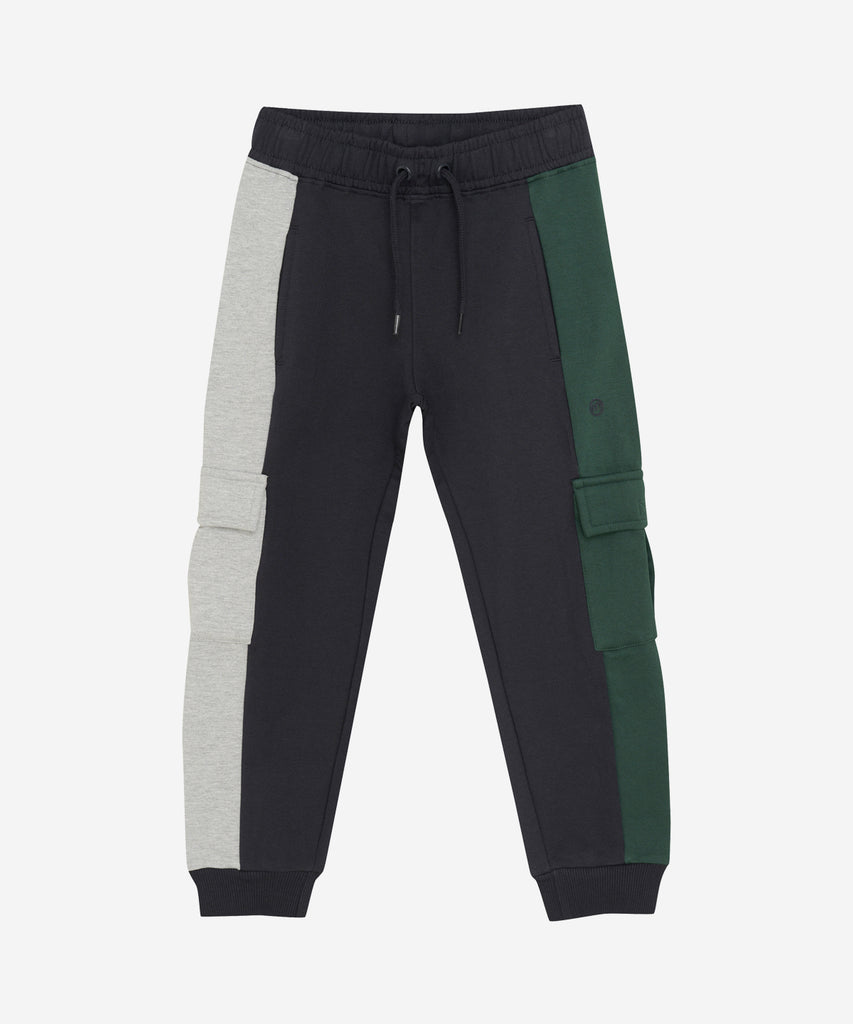  Details: &nbsp;Experience comfort and style with our Cargo Jogg Pants in Dark Navy. These jogging pants feature a color block design and an elastic waistband for a perfect fit. Effortlessly combine fashion and function with this must-have addition to your wardrobe.&nbsp;
Color: Dark navy&nbsp;
Composition:&nbsp; 90% Cotton/ 5% Polyester/ 5% Elastane 