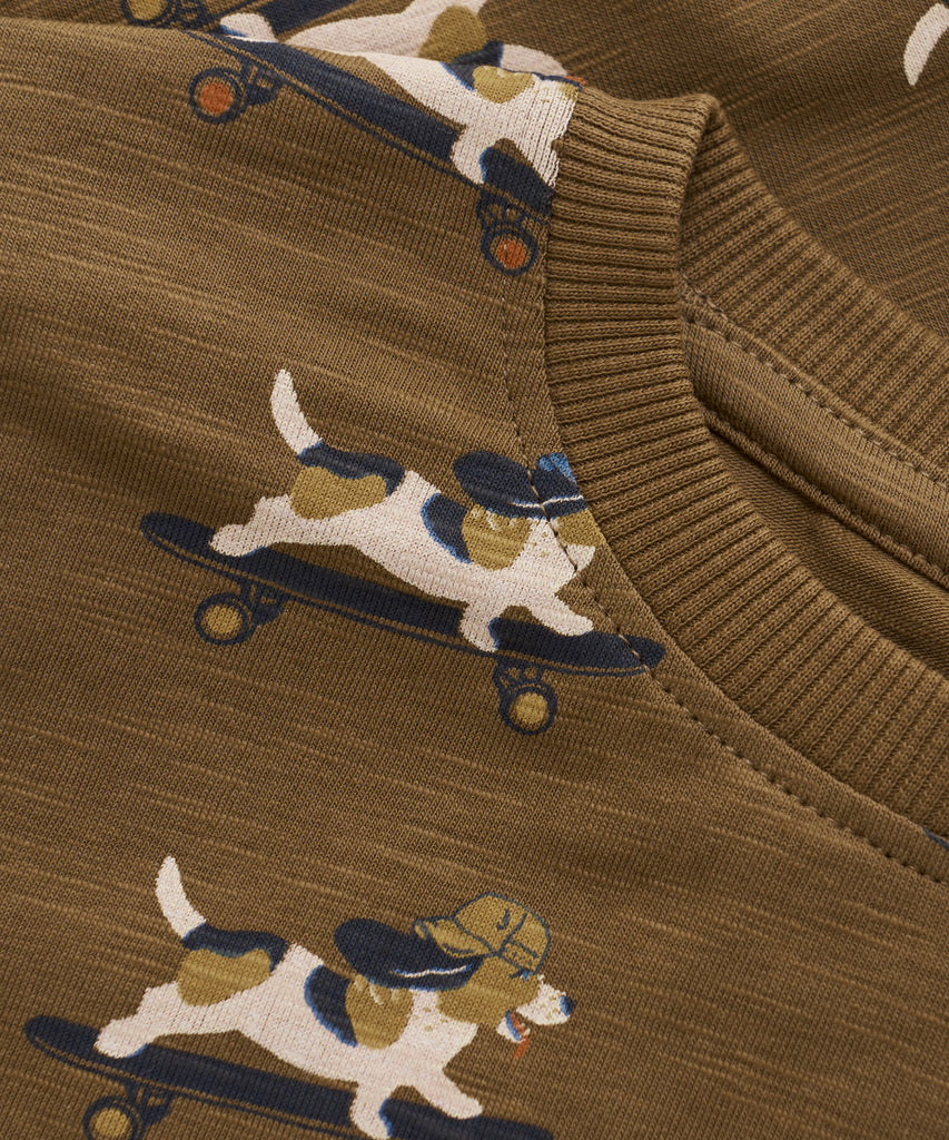 Details:&nbsp; Expertly designed for comfort and style, our LS T-Shirt is the perfect addition to your wardrobe. With a round neckline and all-over print of cheerful dogs, this long-sleeve shirt is sure to make you smile every time you wear it. Perfect for any casual occasion.&nbsp; Color: Sepia brown&nbsp; Composition:&nbsp; Organic Singlejersey-slub yarn 95% Cotton/ 5% Elastane &nbsp;