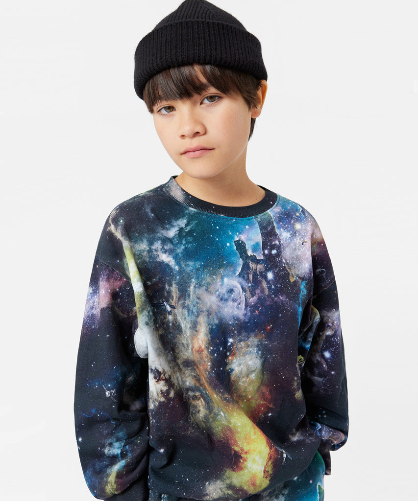 Details: Multicoloured sweatshirt in organic cotton with a brushed inner face, making it soft and warm to wear. The sweatshirt has a loose fit, round neckline, and rib cuffs and hem. The all-over print is inspired by an image from the James Webb Space Telescope and depicts outer space. If you look closely, you might spot some floating satellites.
This Molo product is GOTS Organic certified by Ecocert Greenlife, License no. 197496.&nbsp;
Colour: Multi color&nbsp;
Composition:&nbsp;100% organic cotton &nbsp;