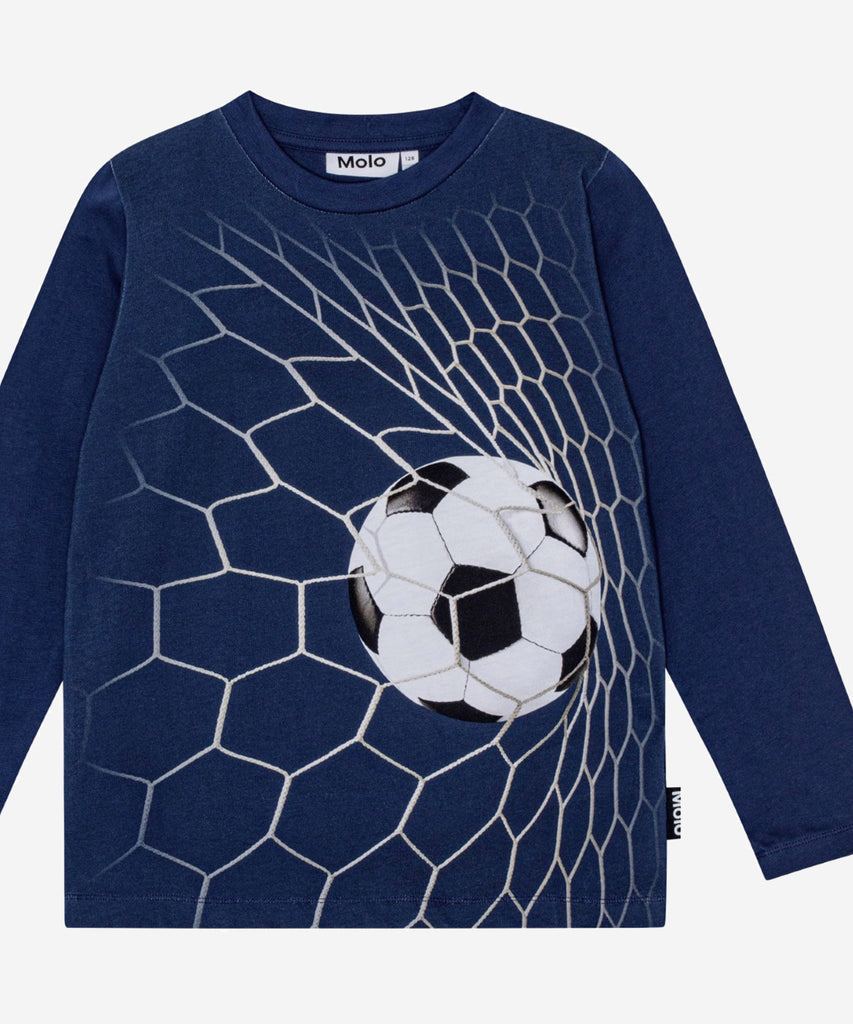 Details: Dark blue top in organic cotton with long sleeves, round neckline, ribbed trim at the neck, and regular fit. It features a print on the front, depicting the moment a football zooms into the net, and you score a goal!&nbsp; This Molo product is GOTS Organic certified by Ecocert Greenlife, License no. 197496.&nbsp; Colour: Blue&nbsp; Composition:&nbsp;100% Organic cotton&nbsp;