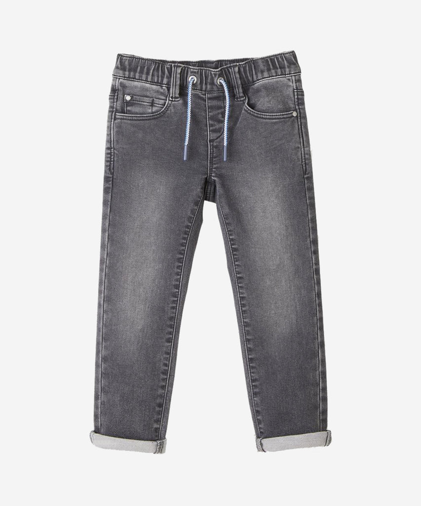 Details:&nbsp; Increase your boys' comfort and style with our Joggstyle Jeans in grey denim. Our jeans feature an elastic waistband and adjustable elastic on the inside for a perfect fit. With pockets for convenience, these jeans are the perfect addition to any wardrobe.&nbsp;
Color: Grey denim&nbsp;
Composition:&nbsp; 098%CO 002%EL &nbsp;&nbsp;
