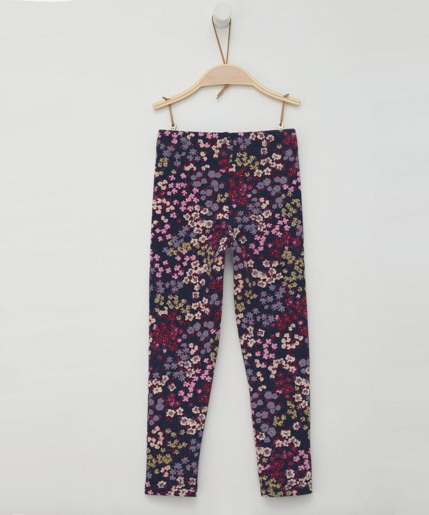 Details:&nbsp;Stay cozy and stylish with our Fleece Leggings AOP Flowers! Made from warm navy blue fleece with a beautiful all-over print of purple flowers, these leggings are perfect for adding a pop of color to your winter wardrobe. The elastic waistband ensures a comfortable fit for all-day wear. Upgrade your leggings game today!&nbsp;
Color: Navy blue purple&nbsp;
Composition:&nbsp; 066%PES 030%CO 004%EL &nbsp;&nbsp;
