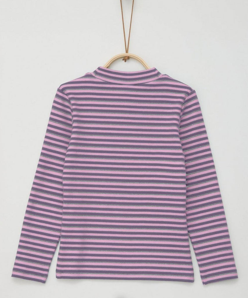 Details: &nbsp;Discover the perfect addition to your wardrobe with our LS Rib T-Shirt in Purple Stripes. Crafted with long sleeves and a round neckline, this stylish shirt provides both comfort and fashion in one. Stay on trend with our striped design and add a pop of color to any outfit.&nbsp;
Color: Purple&nbsp;
Composition: 086%CO 009%MTF 005%EL &nbsp;