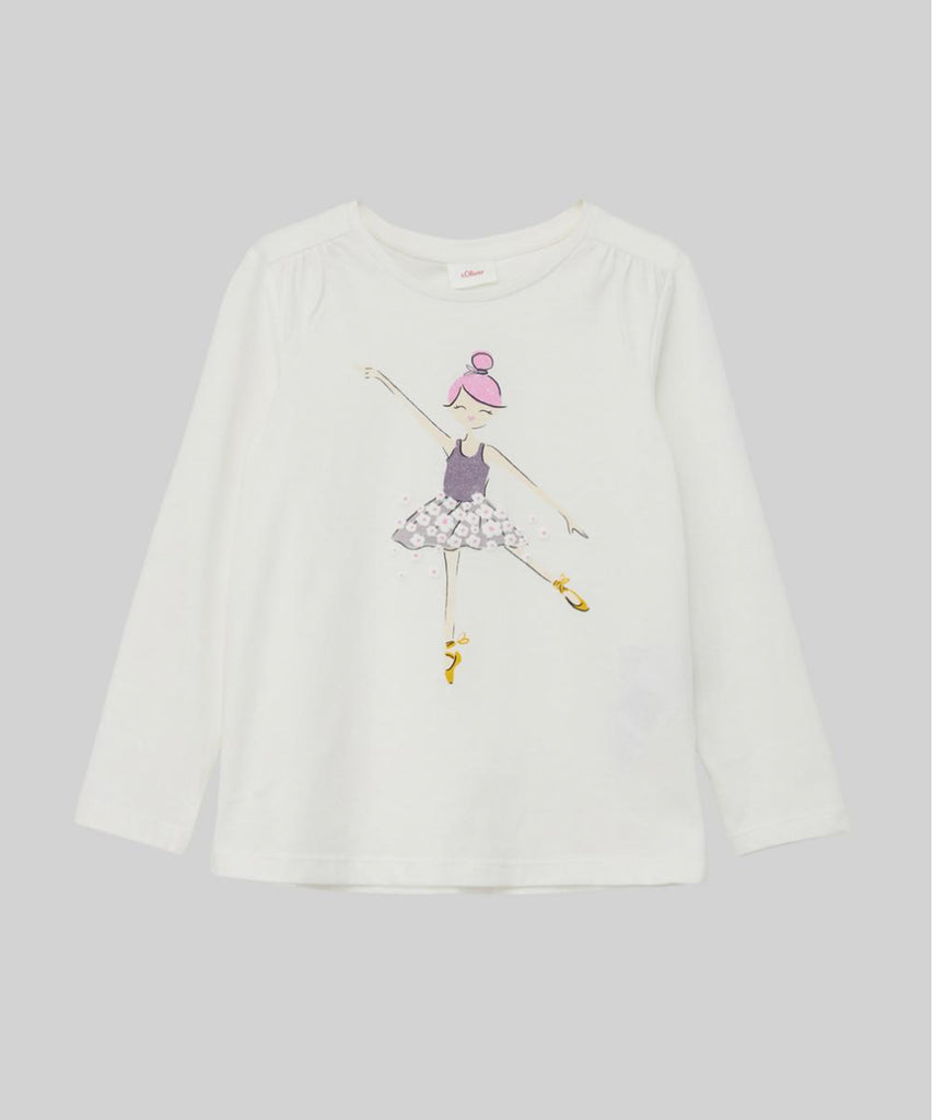 Details: &nbsp;This LS T-Shirt boasts a beautiful flower ballerina print on the front, adding a touch of elegance to your wardrobe. The round neckline and long sleeves provide comfort and versatility, making it a must-have for any season. Perfect for adding a feminine touch to any outfit.&nbsp;
Color: Off white&nbsp;&nbsp;
Composition: 100%CO &nbsp;