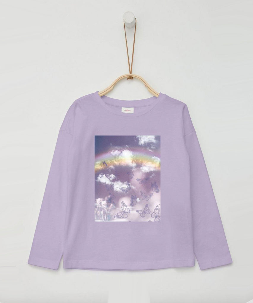 Details: &nbsp;This LS T-Shirt boasts a beautiful rainbow sky print on the front, adding a touch of elegance to your wardrobe. The round neckline and long sleeves provide comfort and versatility, making it a must-have for any season. Perfect for adding a feminine touch to any outfit.&nbsp;
Color: Lavender&nbsp;
Composition: 100%CO&nbsp;