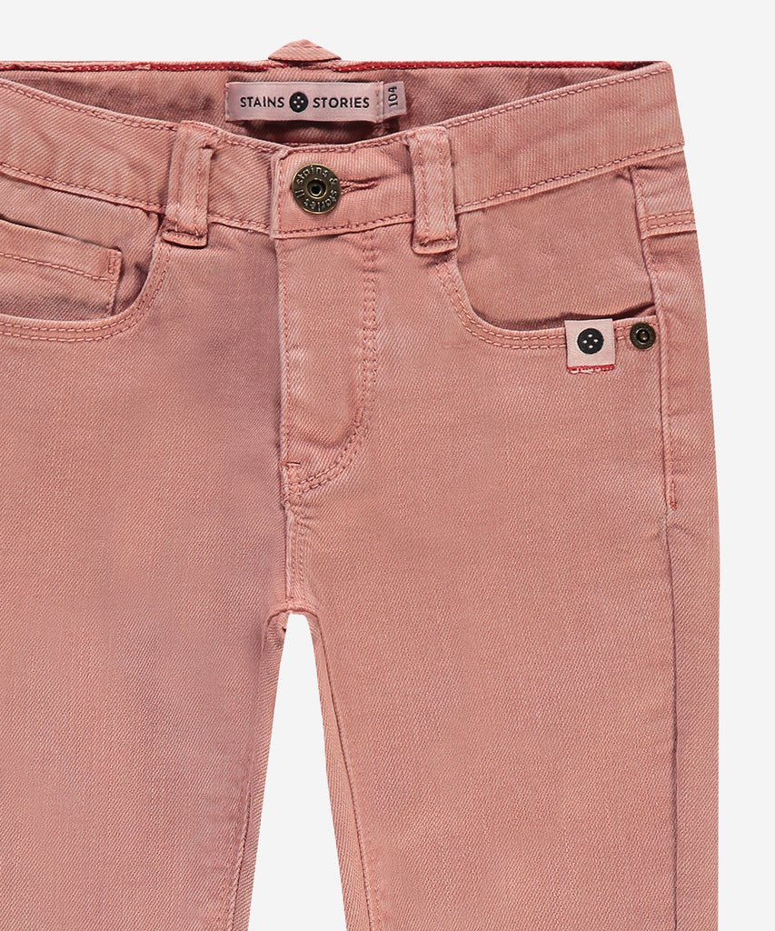 Details: Expertly designed for comfort and style, our 5 Pocket Jeans in Powder Pink is perfect for any occasion. The elasticated inside ajustable waistband, belt loops, and pockets offer practicality while the zip closure with slide button adds a touch of sophistication. Experience the perfect balance of fashion and functionality.&nbsp;&nbsp;
Color: Powder&nbsp;
Composition: 98% cotton/2% elasthan &nbsp;