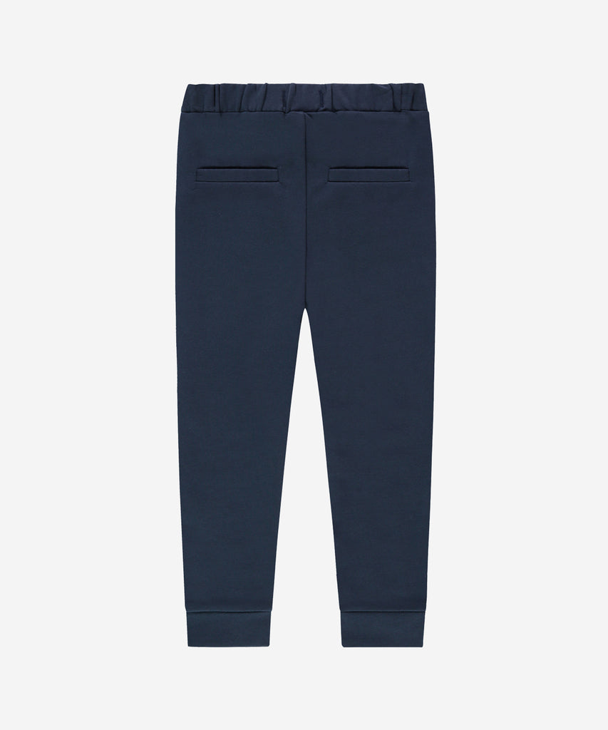 Details: &nbsp;Expertly crafted for comfort and style, our Jogg Pants Knot Indigo offer the perfect blend of function and fashion. The elastic waistband provides a secure fit, while the unique knot detail adds a touch of uniqueness to these versatile jogging pants. Upgrade your athleisure game with our Indigo Jogg Pants.&nbsp;
Color: Indigo&nbsp;
Composition: Winter'24 &nbsp;