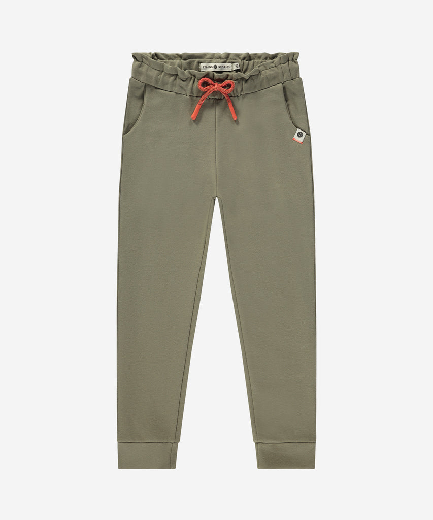 Details: &nbsp;Expertly crafted for comfort and style, our Jogging Pants offer the perfect blend of function and fashion. The elastic waistband provides a secure fit. Upgrade your athleisure game with our light army green Jogg Pants.&nbsp;
Color: Light army&nbsp;
Composition: 95% cotton BCI/5% elasthan &nbsp;