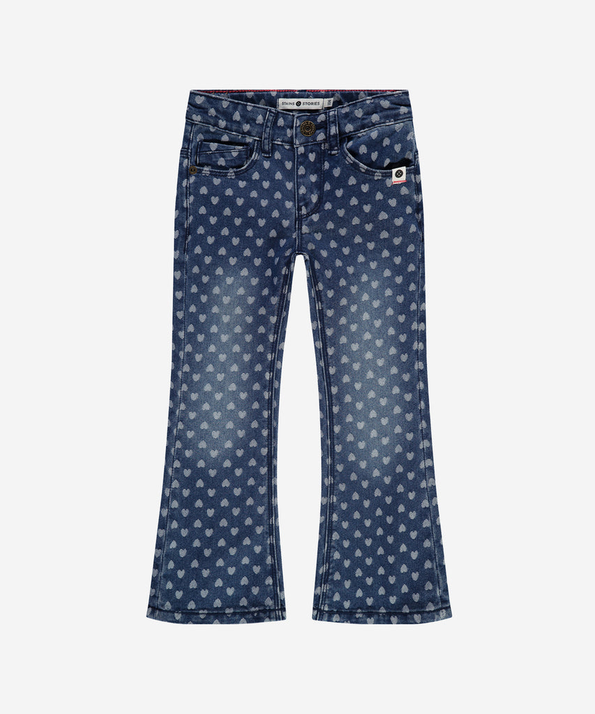 Details:&nbsp; These soft flared jeans feature a delicate woven hearts design and an adjustable elastic on the inside for a comfortable fit. With pockets, belt loops, and a button and zip closure, they combine style and functionality. Perfect for any occasion. &nbsp;&nbsp;
Color: Denim blue&nbsp;
Composition: 98% cotton/2% elasthan &nbsp;