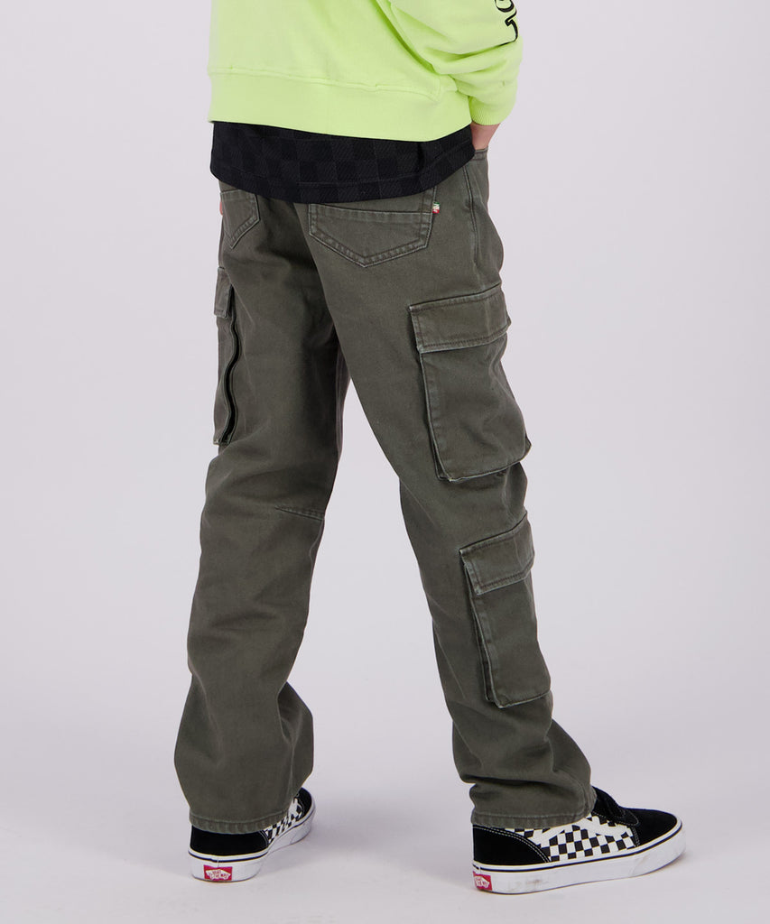 Details: &nbsp;The Sloose Cargo Canvas Pants in Stone Grey offer practicality and style. With pockets on the side of the leg, these pants provide ample storage while the zip and button closure ensure a secure fit. Perfect for any outdoor or casual occasion, these pants are a must-have for your wardrobe.&nbsp; Color: &nbsp;Stone grey&nbsp; Composition:&nbsp; 100% Cotton &nbsp;