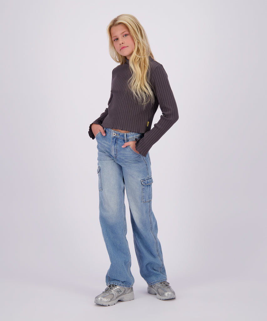 Details:&nbsp;"These Cato jeans are a fun and stylish addition to any girl's wardrobe. The light vintage blue color and unique cargo pocket design make them stand out from traditional denim. With a zip and button closure, belt loops, and a wide fit, these jeans offer both comfort and style."&nbsp;
Color:&nbsp; Light vintage denim blue&nbsp;
Composition:&nbsp; 100% Cotton &nbsp;