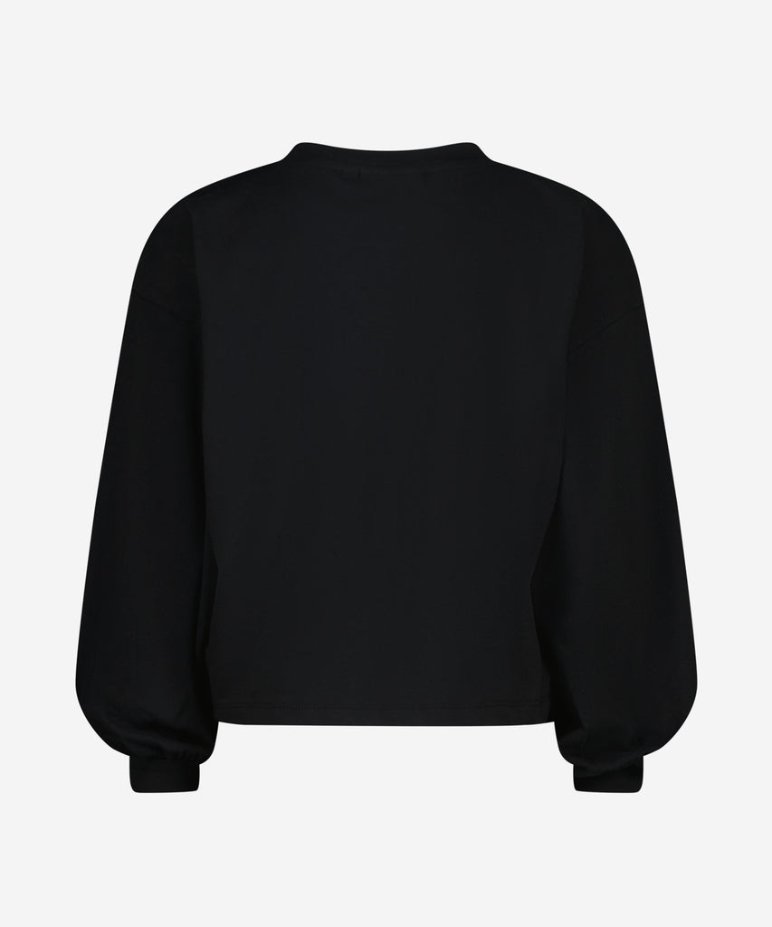 Details:&nbsp;This long sleeve t-shirt features a heart print on the front, adding a touch of charm to your outfit. The deep black color is both versatile and stylish. With a comfortable round neckline, this top is perfect for everyday wear.&nbsp;
Color: &nbsp;Deep black&nbsp;
Composition: 95% Cotton / 5% Elastane&nbsp;