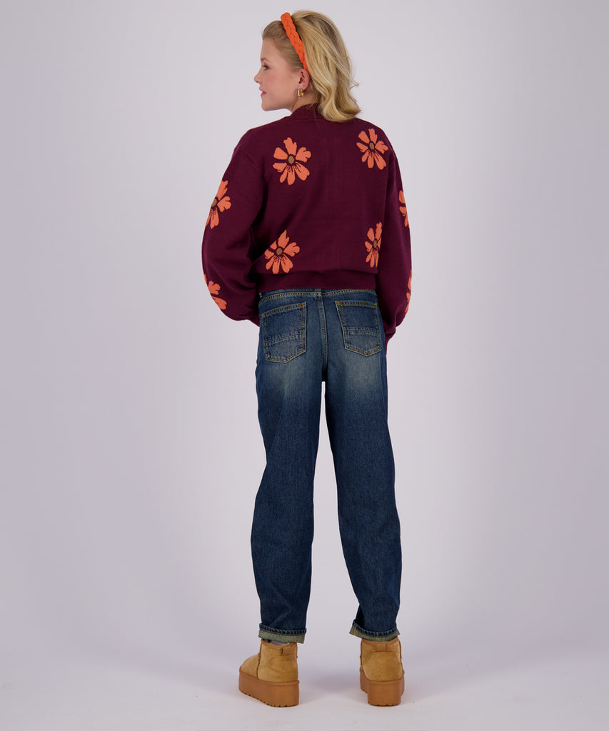 Details:&nbsp;Expertly crafted with a zip closure and ribbed arm cuffs and waistband, the Maniek Knit Bomber Cardigan is a must-have for any fashion-forward individual. The beautiful flower print adds a touch of magic and personality to this versatile piece, perfect for any occasion.&nbsp;
&nbsp;Color: Magic purple&nbsp;
Composition: 50% Viscose / 28% Polyester / 22% Nylon &nbsp;