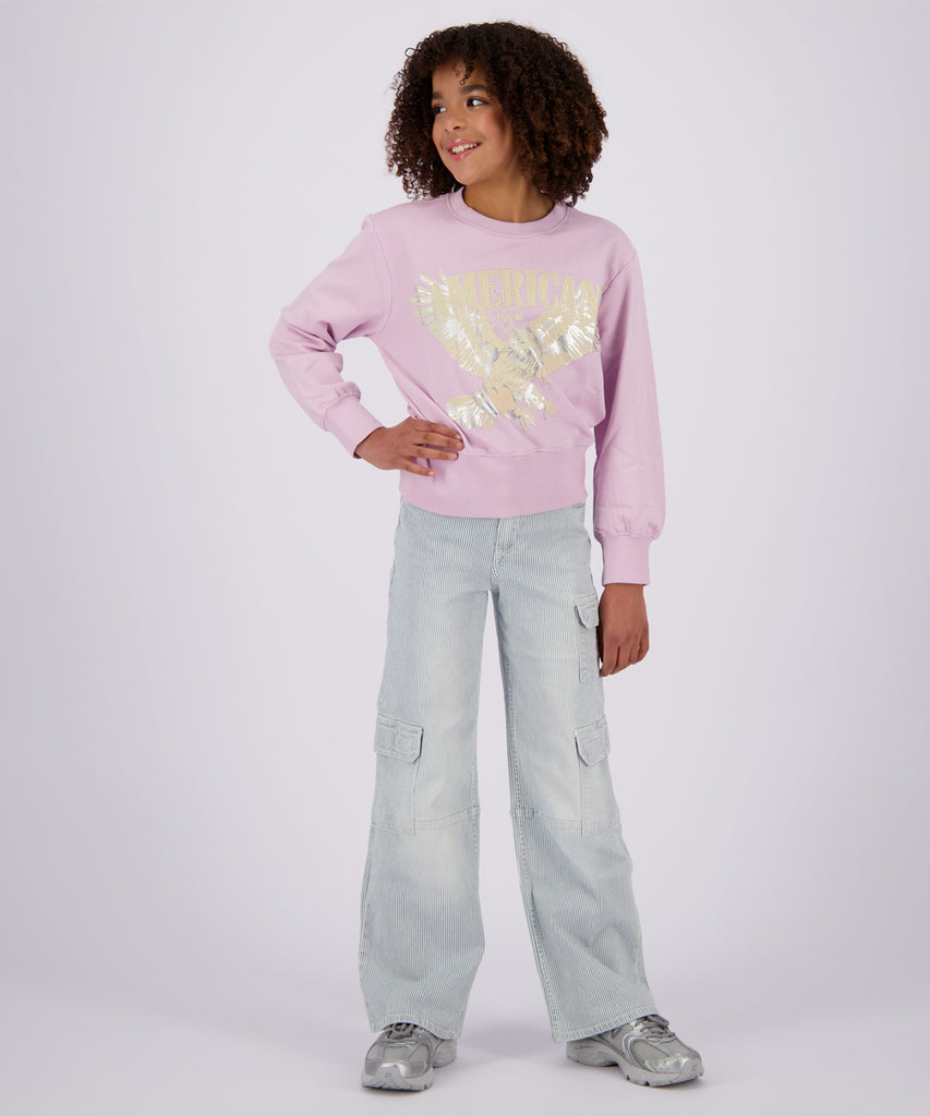 Details: &nbsp;Expertly crafted with a round neckline, ribbed arm cuffs and waistband, the Nydra Sweater features a striking gold eagle print on a beautiful grey lilac background. Experience comfort and style with this unique addition to your wardrobe.&nbsp;
Color: Grey lilac&nbsp;
Composition: 95% Cotton / 5% Elastane &nbsp;