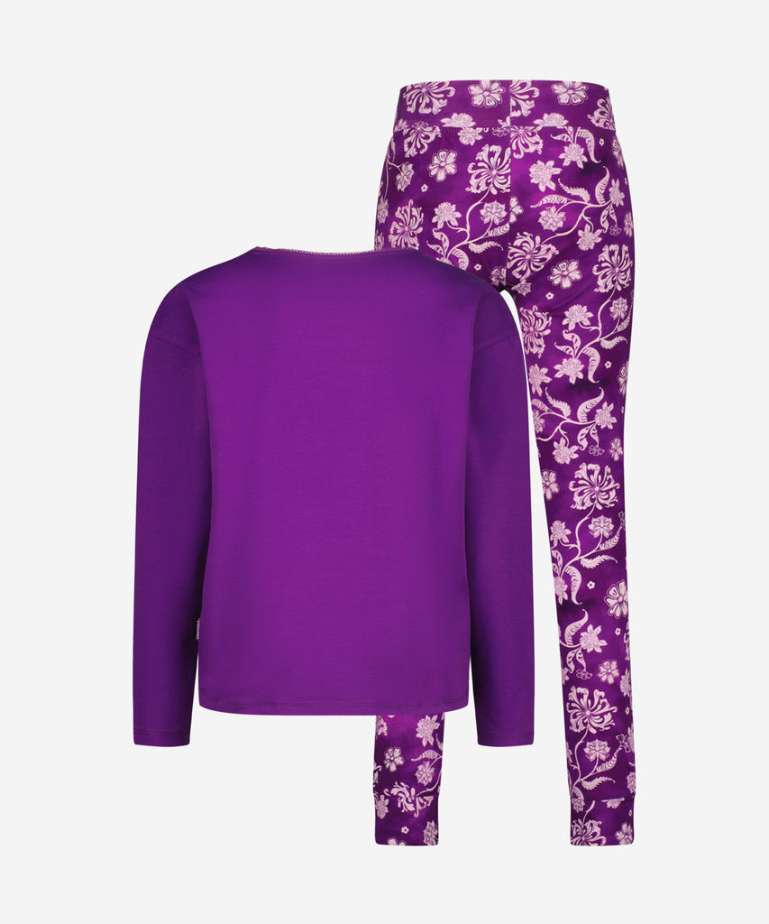 Details:&nbsp;Stay warm and stylish this winter with our Wayra Pyjama Set in a ultra purple flowers pattern. With a long sleeve top and comfortable elastic waistband pants, you'll be cozy all night. The round neckline adds a touch of sophistication to your bedtime routine.&nbsp;
Color: Ultra purple&nbsp;&nbsp;
Composition:&nbsp; 95% Cotton / 5% Elastane &nbsp;