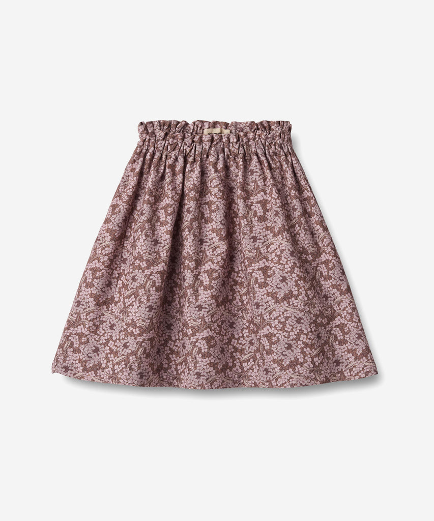 Details:&nbsp;
Lovely skirt with print in soft organic cotton for the junior child.
- Length: long
- Adjustable elastic at the waist
- Hand drawn all-over print
Wheat's lovely skirts can easily become a permanent part of your child’s everyday wardrobe depending on how you style them. Style them with some leggings, a T-shirt and a knit for the colder autumn and winter months. The skirt has a wide shape with an adjustable elastic at the waist and gatherings at the top for some volume. They are available in be