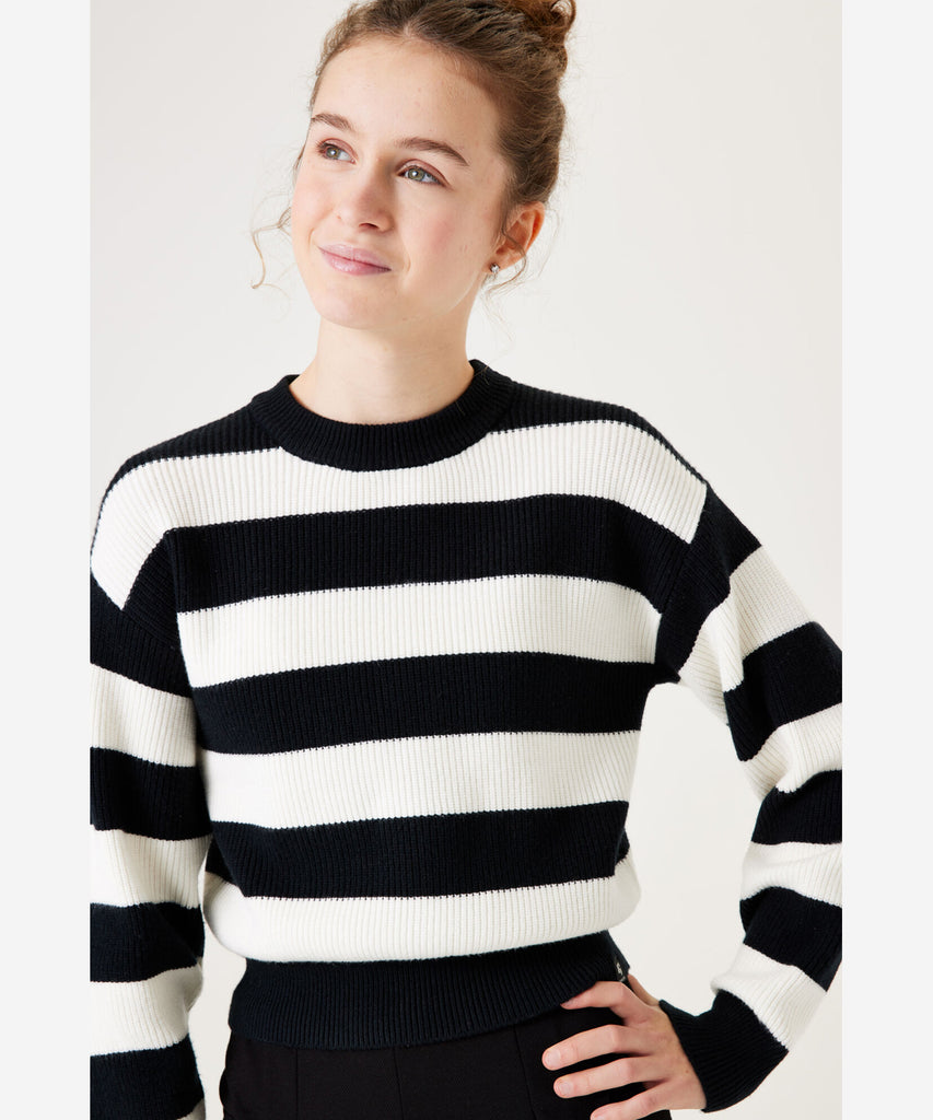 Details: &nbsp;Expertly crafted with a soft knit fabric, this pullover boasts a classic black and white stripe design. The round neckline and ribbed arm cuffs and waistband provide a comfortable fit. Elevate your wardrobe with this versatile and stylish piece.&nbsp;
Color: Black white&nbsp;
Composition:&nbsp; 51% Viscose, 27% Polyester, 22% Polyamide &nbsp;&nbsp;