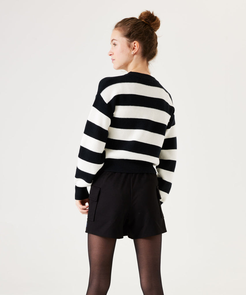 Details: &nbsp;Expertly crafted with a soft knit fabric, this pullover boasts a classic black and white stripe design. The round neckline and ribbed arm cuffs and waistband provide a comfortable fit. Elevate your wardrobe with this versatile and stylish piece.&nbsp;
Color: Black white&nbsp;
Composition:&nbsp; 51% Viscose, 27% Polyester, 22% Polyamide &nbsp;&nbsp;